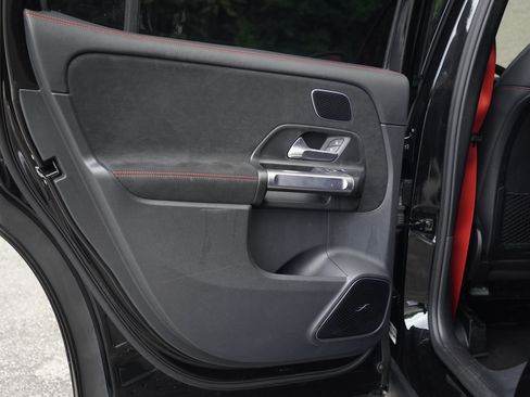 Used 2024 Mercedes-Benz GLB 35 AMG 4MATIC image 27