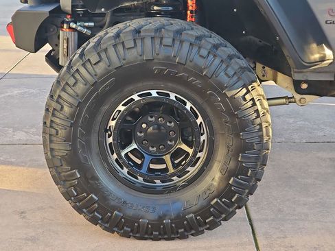 Used 2021 Jeep Gladiator Rubicon image 35