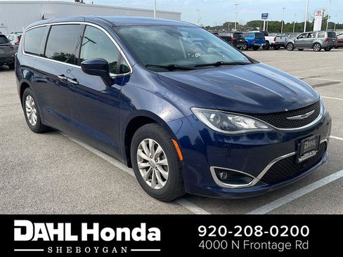 Used 2019 Chrysler Pacifica Touring Plus w/ Advanced Safetytec Group FWD image 1