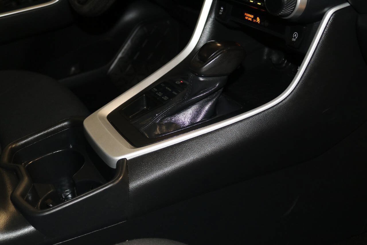 Used 2020 Toyota RAV4 LE w/ Carpet Mat Package AWD/4WD image 47