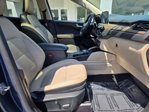 Used 2020 Ford Escape Titanium w/ Titanium Premium Package 2.0 image 6