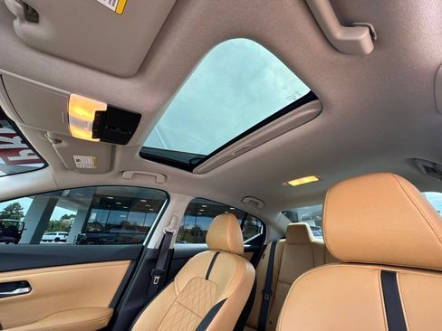 Used 2023 Nissan Sentra SV w/ SV Premium Package FWD image 8