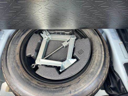 Used 2019 Toyota RAV4 Limited w/ Advanced Technology Package FWD image 17