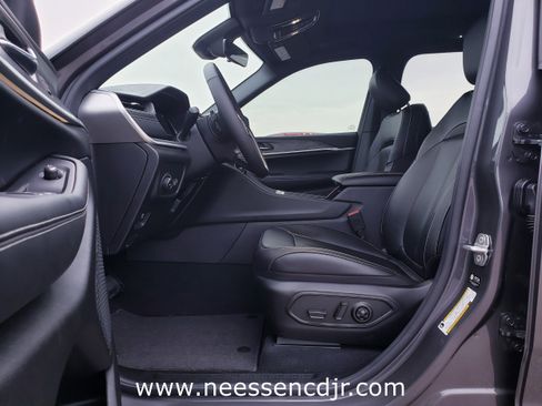 New 2025 Jeep Grand Cherokee Limited image 12