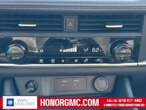 Used 2024 Nissan Rogue SV image 30