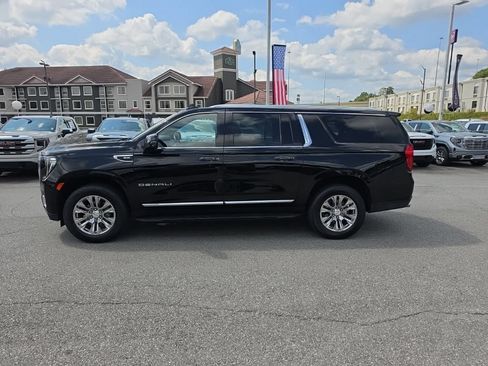 Used 2022 GMC Yukon XL Denali w/ Advanced Technology Package AWD/4WD image 4