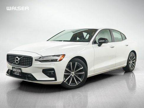 Used 2022 Volvo S60 B5 Momentum w/ Premium Package AWD/4WD image 1