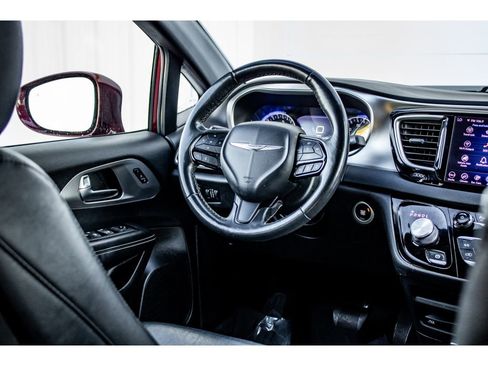 Used 2020 Chrysler Pacifica Touring-L w/ Advanced Safetytec Group image 39