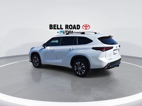 Certified 2025 Toyota Highlander XLE AWD/4WD image 6