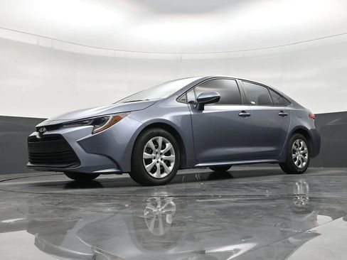 Used 2024 Toyota Corolla LE FWD image 17