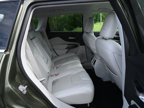 Used 2019 Jeep Cherokee Limited AWD/4WD image 21