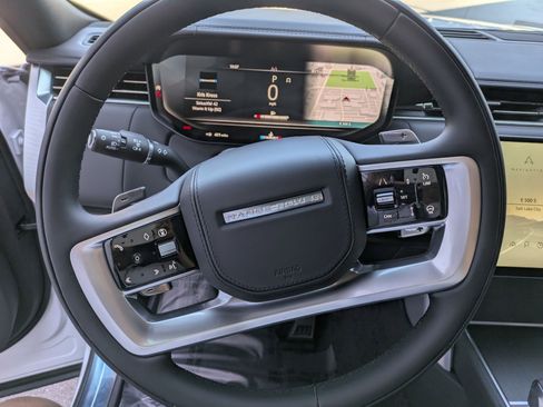 Used 2025 Land Rover Range Rover Long Wheelbase SE AWD/4WD image 18