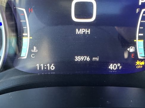 Used 2023 Chrysler Pacifica Touring-L w/ Uconnect Theater Family Group image 23