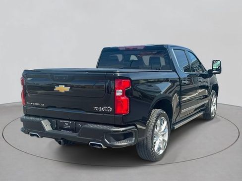 Used 2025 Chevrolet Silverado 1500 High Country w/ High Country Premium Package AWD/4WD image 35
