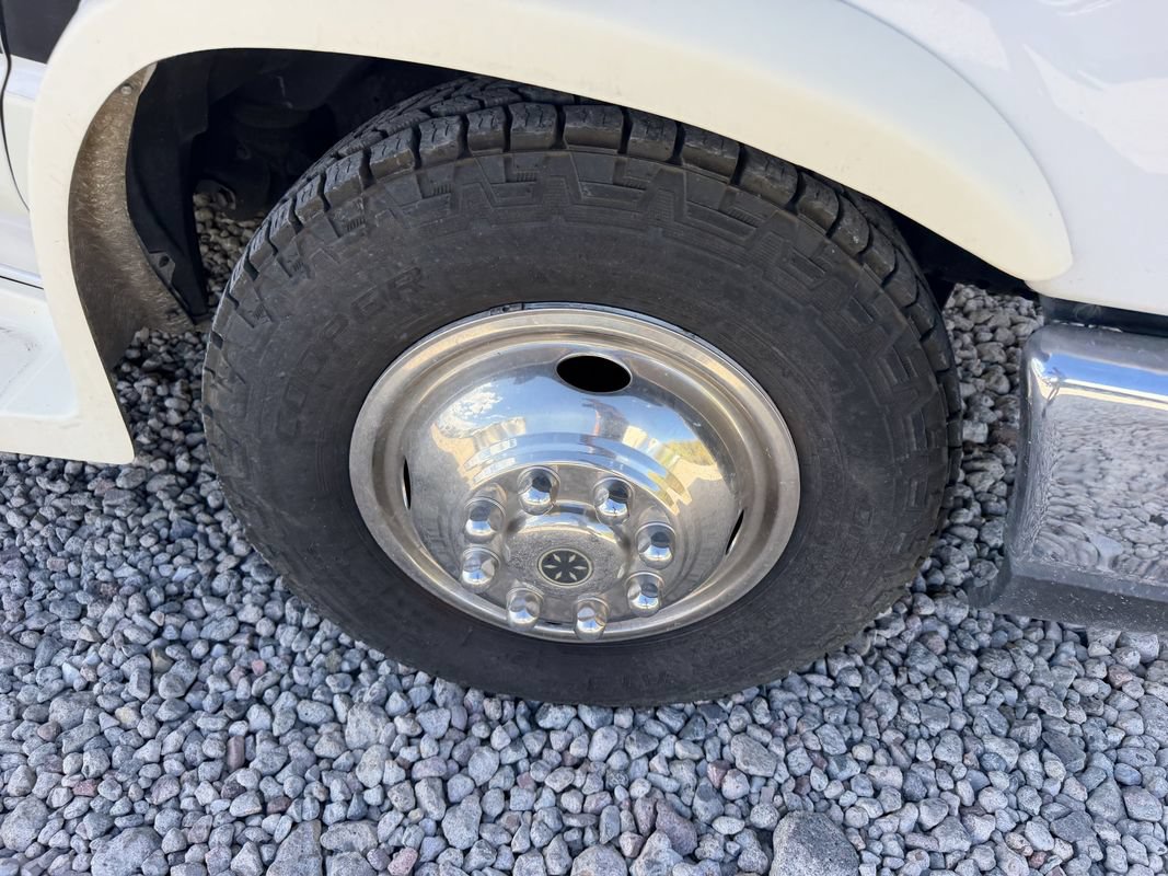 Used 2016 Ford E-450 and Econoline 450 Super Duty w/ Motorhome Prep Package RWD image 2