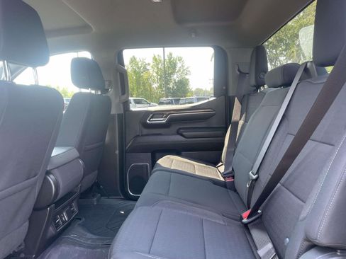 Used 2023 Chevrolet Silverado 1500 LT AWD/4WD image 9