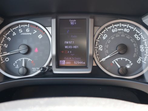 Used 2017 Toyota Tacoma SR5 w/ Tow Package RWD image 18