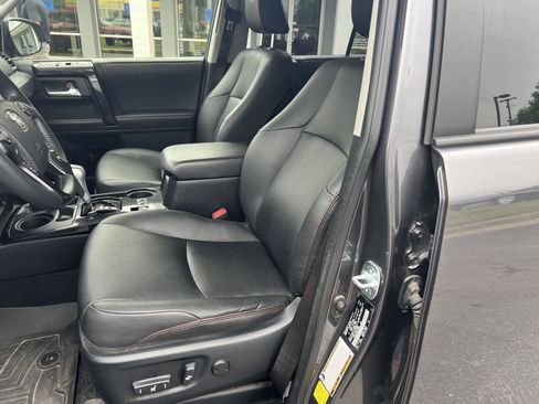 Used 2021 Toyota 4Runner TRD Off-Road Premium w/ Moonroof Package AWD/4WD image 10