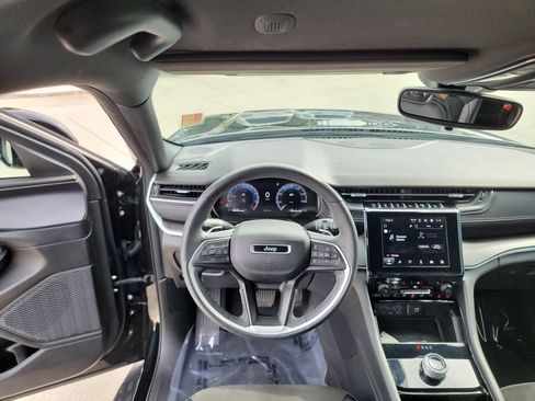 Used 2023 Jeep Grand Cherokee L Laredo AWD/4WD image 19