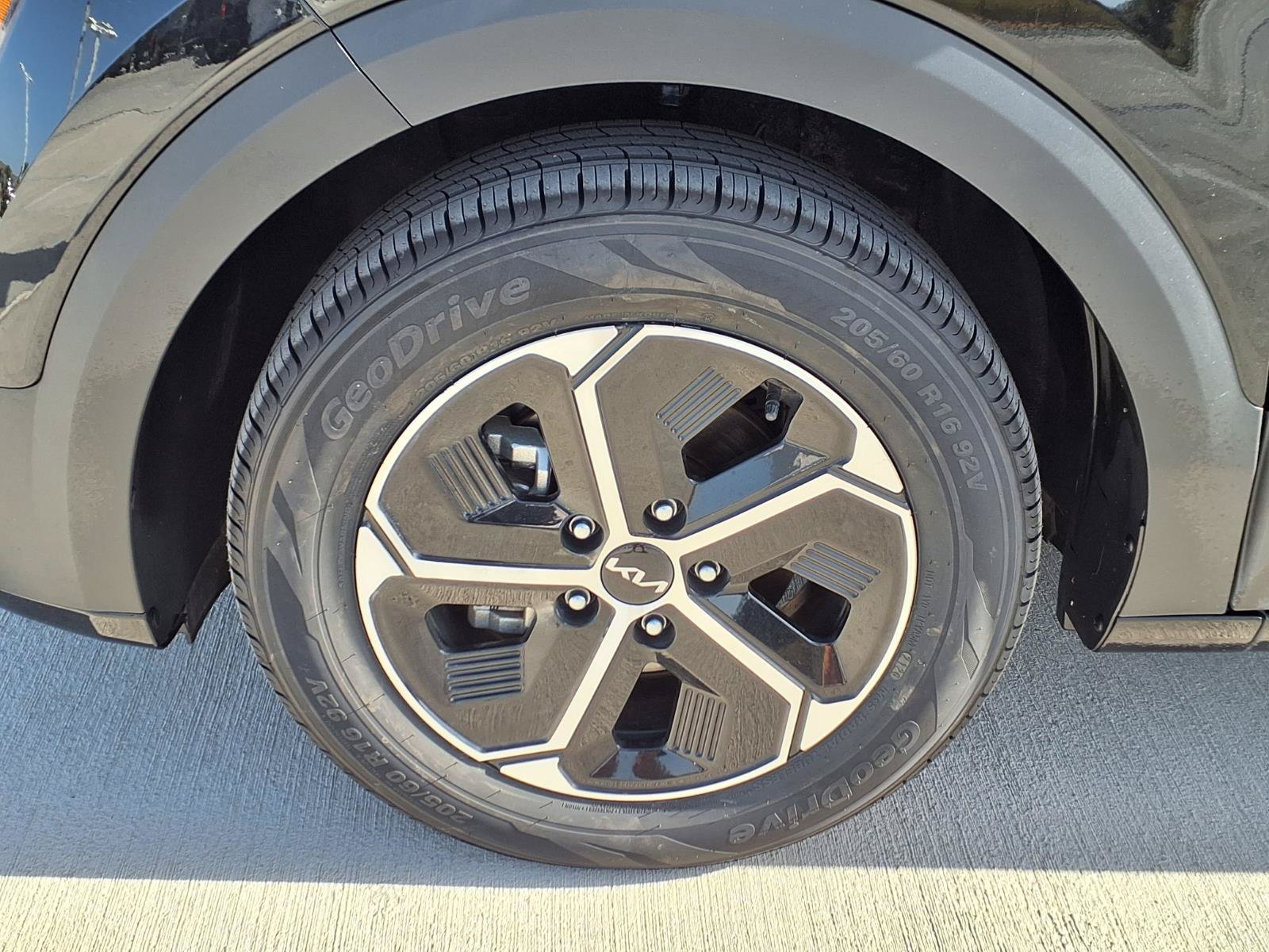 Used 2025 Kia Niro LX FWD image 27