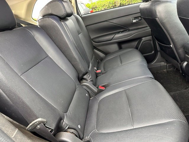 Used 2017 Mitsubishi Outlander GT AWD/4WD image 9