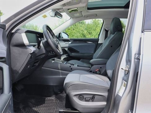 New 2025 Volkswagen Tiguan SE AWD/4WD image 12