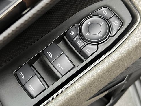 Used 2024 Chevrolet Silverado 2500 ZR2 w/ Technology Package image 28