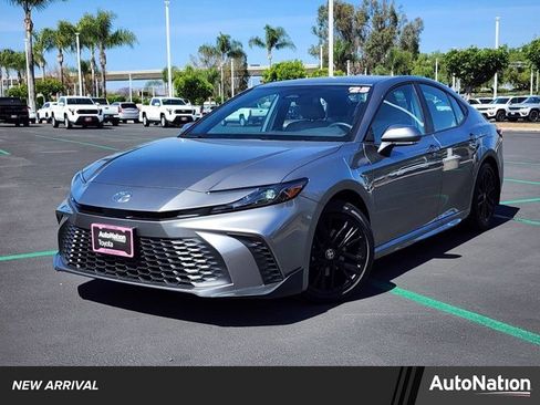 Certified 2026 Toyota Camry SE image 1