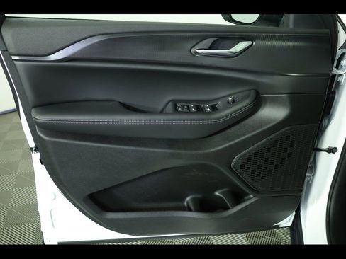 New 2025 Jeep Grand Cherokee L Altitude image 21