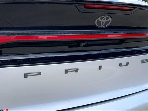 Used 2024 Toyota Prius XLE FWD image 32
