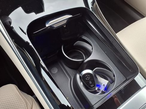 Used 2024 Mercedes-Benz GLC 300 4MATIC image 11