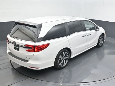 Certified 2024 Honda Odyssey Touring image 12