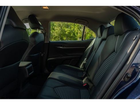 Used 2022 Toyota Camry SE FWD image 13