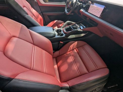 Used 2024 Porsche Cayenne S image 19