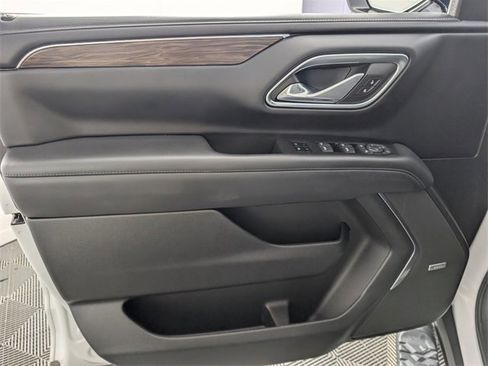 Used 2023 Chevrolet Suburban Z71 w/ Z71 Off-Road Package image 16