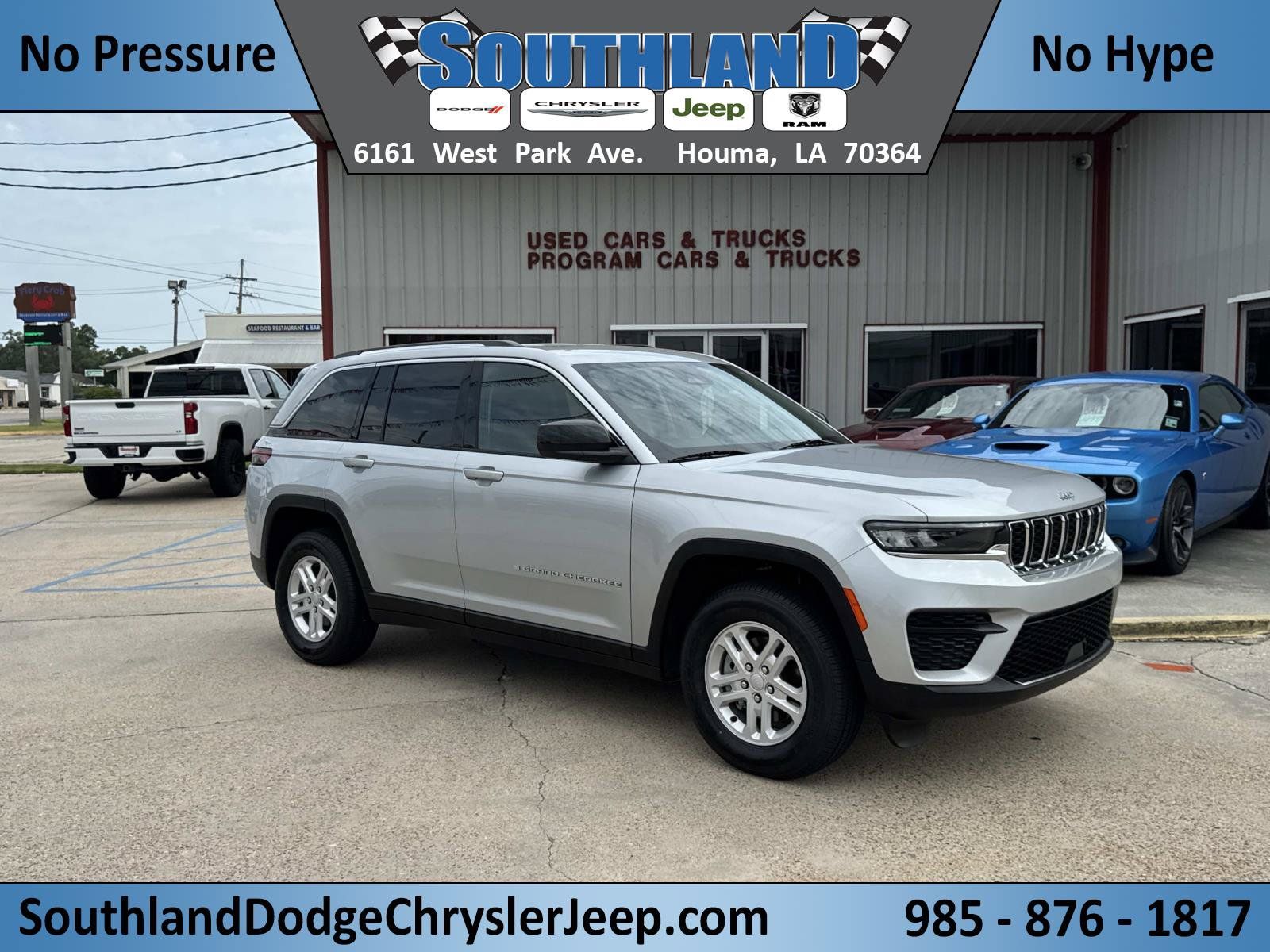 Used 2024 Jeep Grand Cherokee Laredo RWD image 1