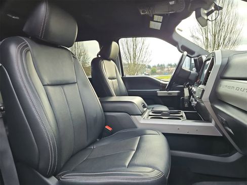 Used 2022 Ford F350 Lariat w/ FX4 Off-Road Package image 21