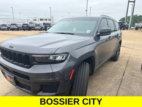Used 2025 Jeep Grand Cherokee L Laredo RWD image 1