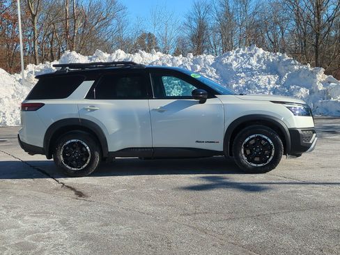 Used 2024 Nissan Pathfinder Rock Creek image 4