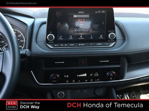 Used 2023 Nissan Rogue SV image 12