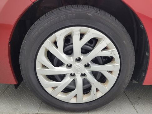 Used 2018 Toyota Corolla LE FWD image 31