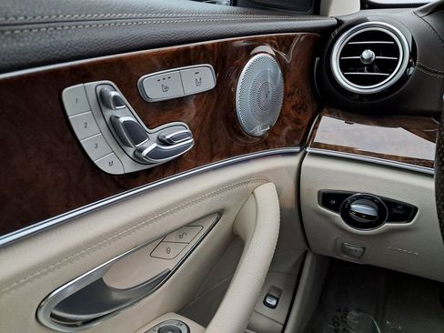 Used 2018 Mercedes-Benz E 300 4MATIC image 10