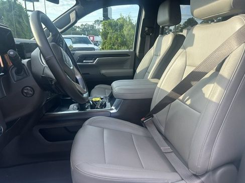 Used 2023 GMC Sierra 1500 SLT w/ SLT Premium Plus Package AWD/4WD image 17