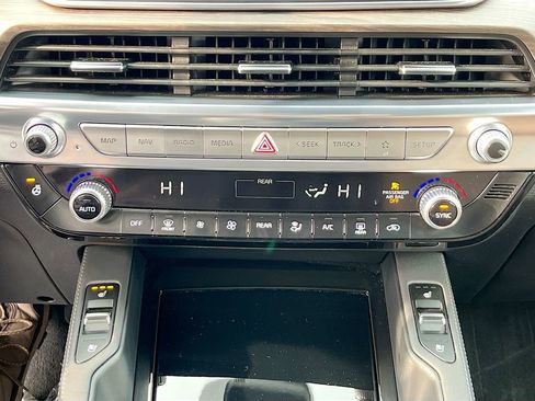 Certified 2022 Kia Telluride SX w/ SX Prestige Package image 19