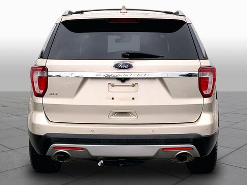 Used 2017 Ford Explorer XLT w/ Equipment Group 202A FWD image 5