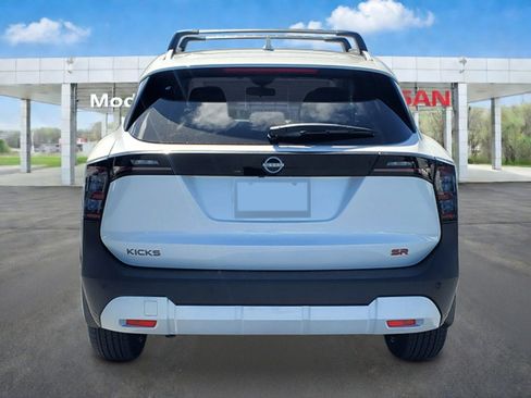 New 2026 Nissan Kicks SR w/ Cold Weather Package FWD image 5