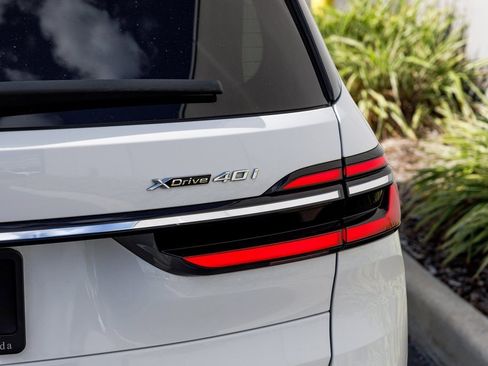 Used 2025 BMW X7 xDrive40i image 12