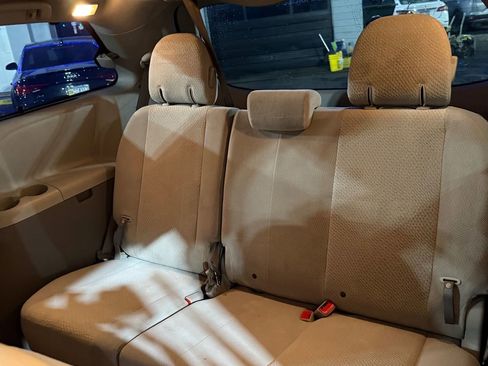 Used 2012 Toyota Sienna LE image 11