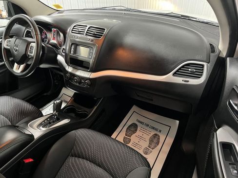 Used 2017 Dodge Journey SXT w/ Comfort/Convenience Group image 3