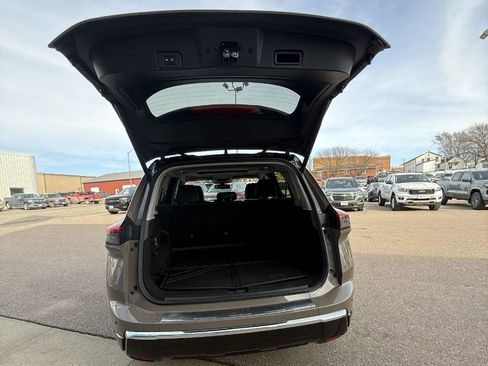 Used 2024 Nissan Rogue Platinum image 18